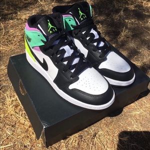 Jordan 1 Mid Pastel Black Toe